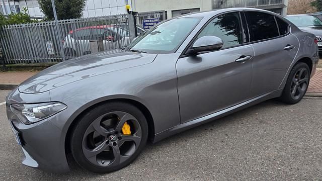 Usata Alfa Romeo Giulia Executive 160 CV (117 kW) 2019 Argento Berlina