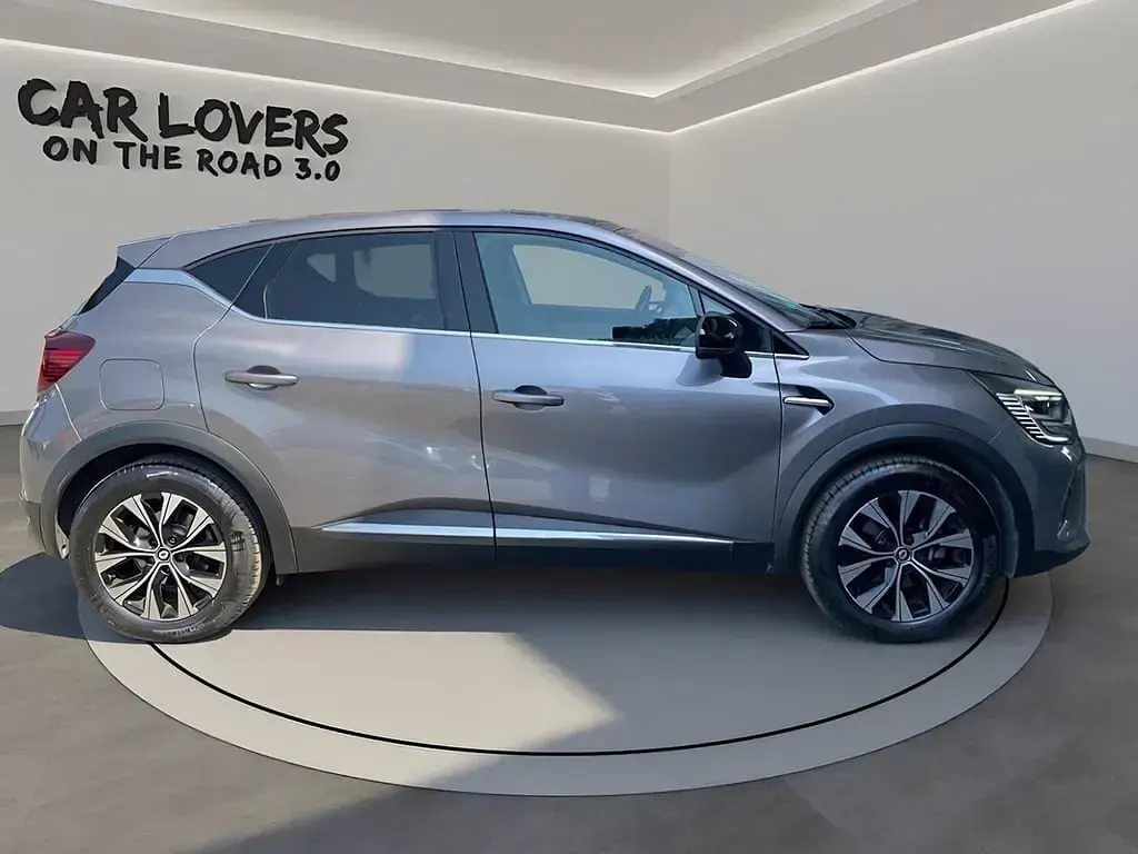 Usata Renault Captur Techno 160 CV (117 kW) 2023 Grigio chiaro SUV