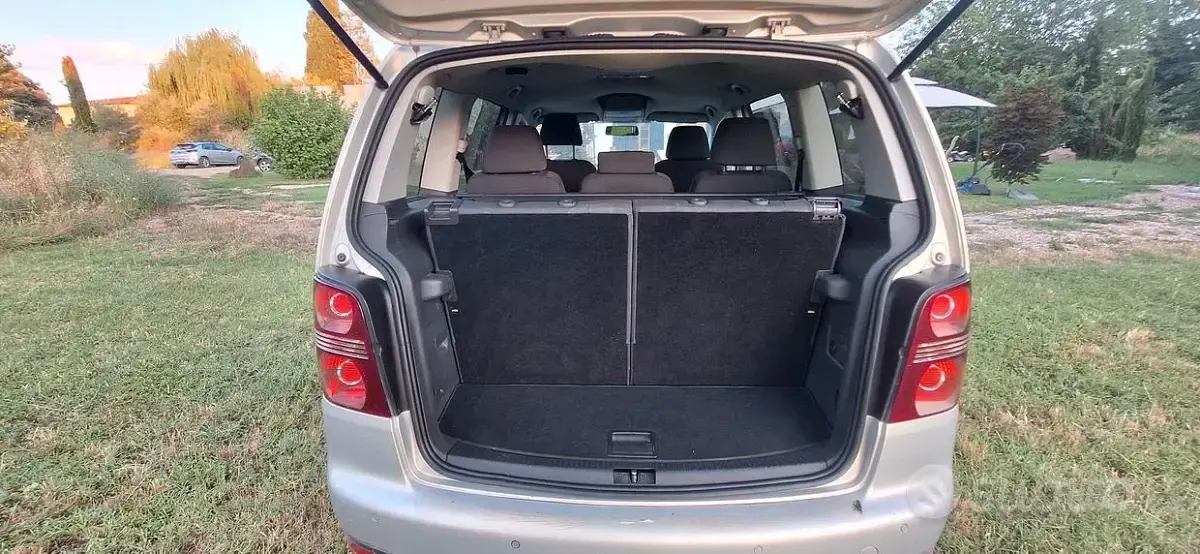 Usata VW Touran 150 CV (110 kW) 2009 Grigio Monovolume