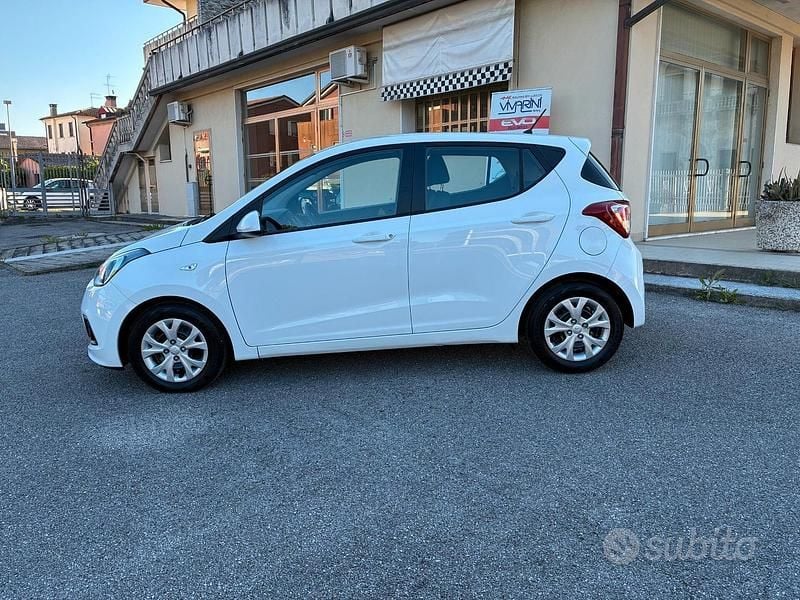 Usata Hyundai i10 67 CV (49 kW) 2016 Bianco Utilitaria