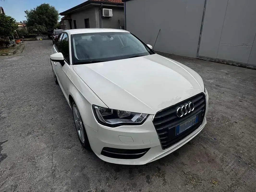 Usata Audi A3 Attraction 105 CV (77 kW) 2013 Bianco Berlina