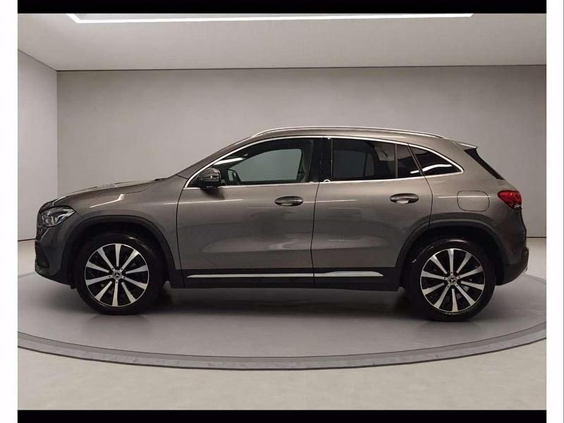 Usata Mercedes GLA200 Premium 150 CV (110 kW) 2021 Grigio artense SUV