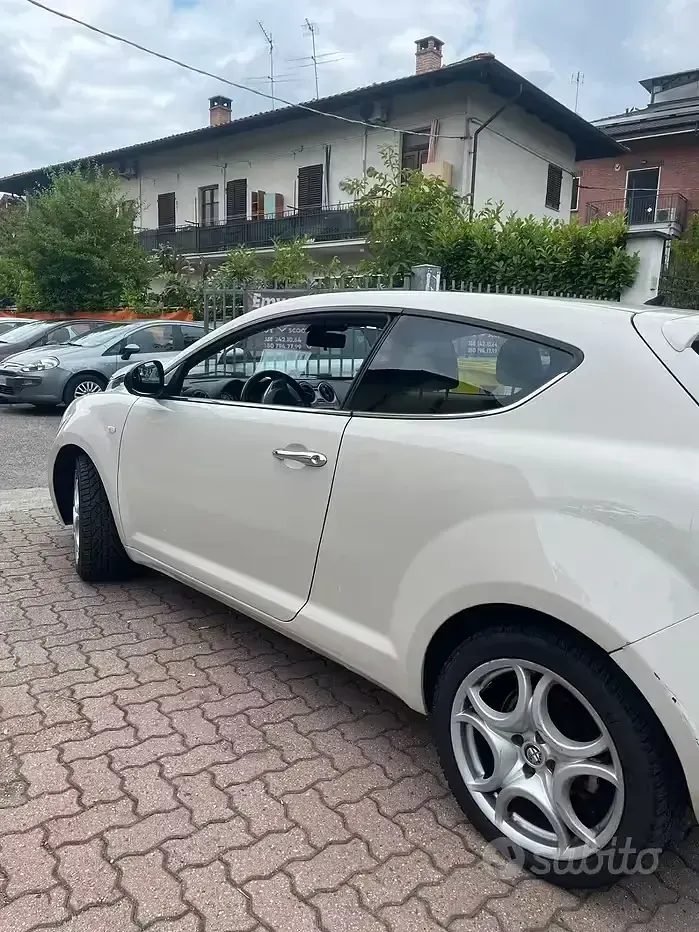 Usata Alfa Romeo MiTo 105 CV (77 kW) 2010 Beige Utilitaria