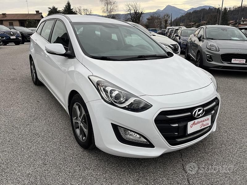 Usata Hyundai i30 Comfort 110 CV (80 kW) 2015 Bianco Station wagon