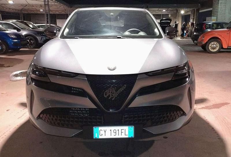 Second-hand Alfa Romeo Junior 136 CP (100 kW) 2025 Gri SUV