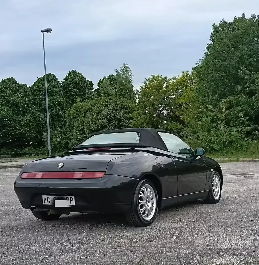 Usata Alfa Romeo Spider 150 CV (110 kW) 1996 Nero Cabrio