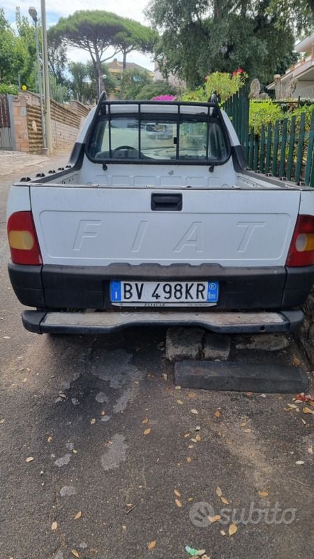 Usata Fiat Strada 70 CV (51 kW) 2001 Bianco Pick-up