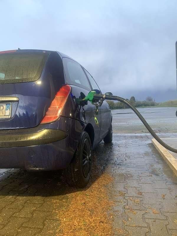 Usata Lancia Ypsilon 60 CV (44 kW) 2004 Utilitaria