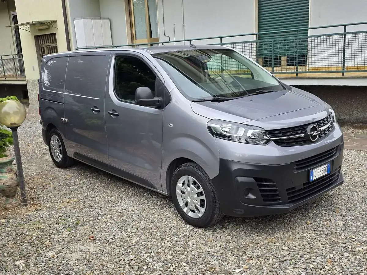Usata Opel Vivaro 120 CV (88 kW) 2022 Grigio Monovolume