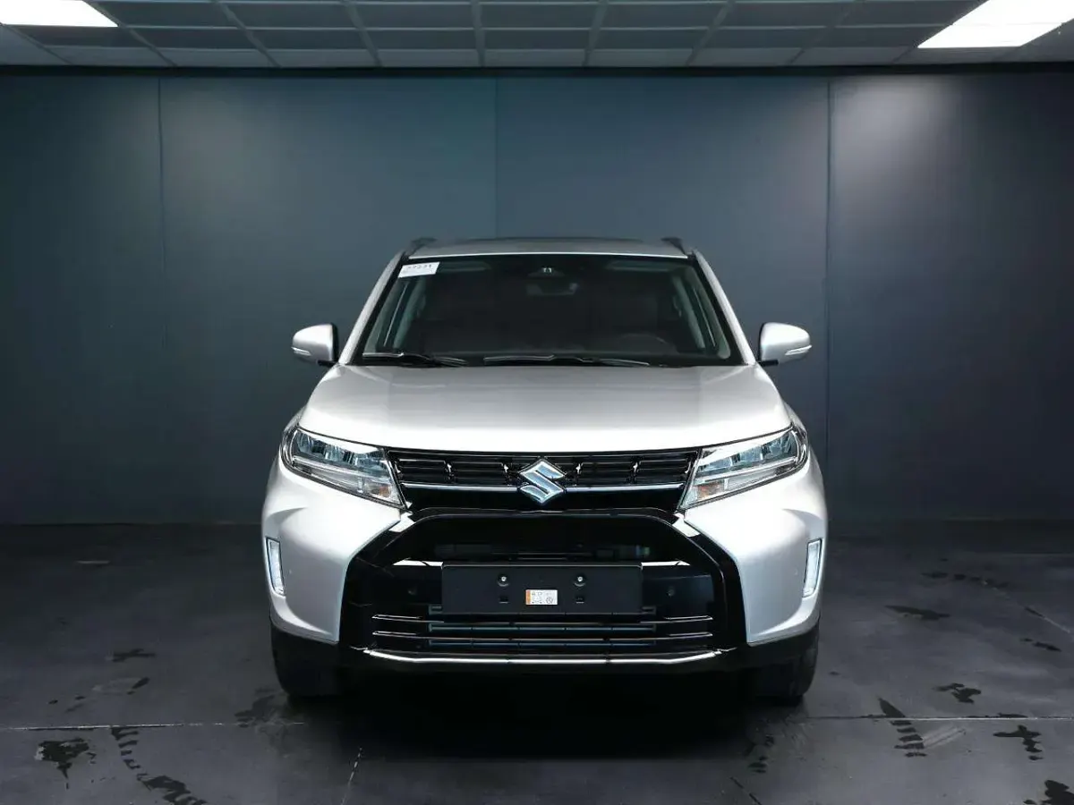 Nuova Suzuki Vitara 110 CV (80 kW) 2026 Argento SUV