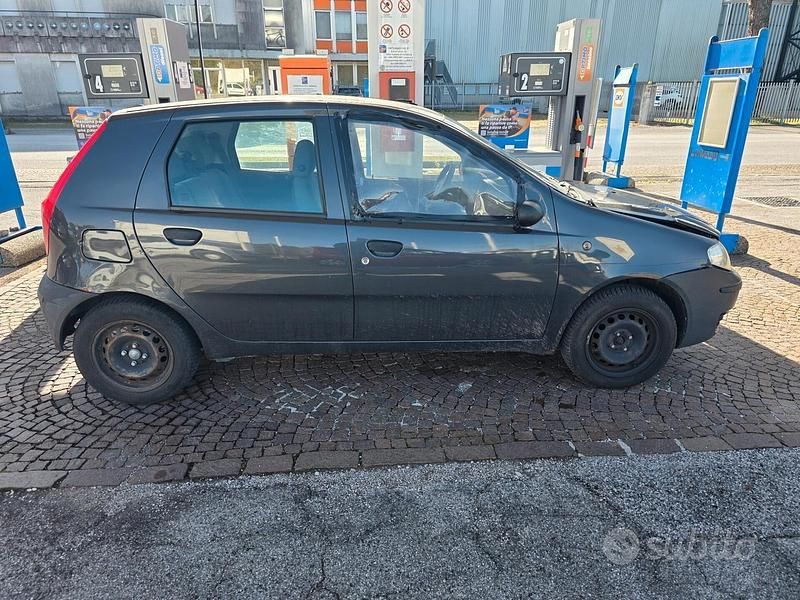 Usata Fiat Punto 59 CV (43 kW) 2005 Grigio Berlina