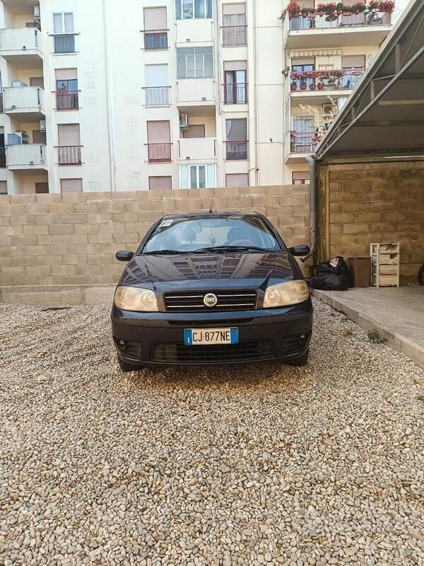 Usata Fiat Punto 60 CV (44 kW) 2004 Blu Utilitaria