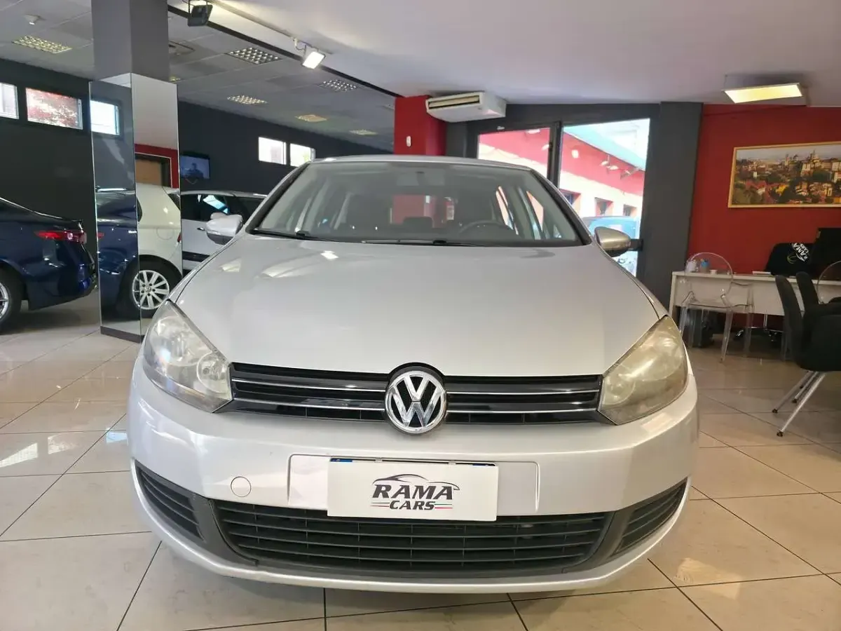 Usata VW Golf VI Comfortline 105 CV (77 kW) 2011 Argento Utilitaria