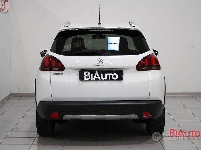 Usata Peugeot 2008 Allure 100 CV (73 kW) 2017 Bianco SUV