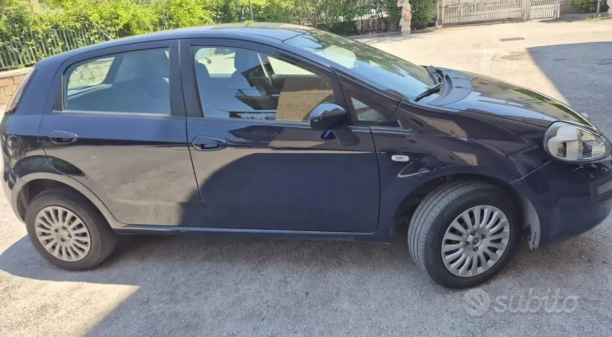Usata Fiat Punto Evo 77 CV (56 kW) 2011 Bluazzurro Utilitaria