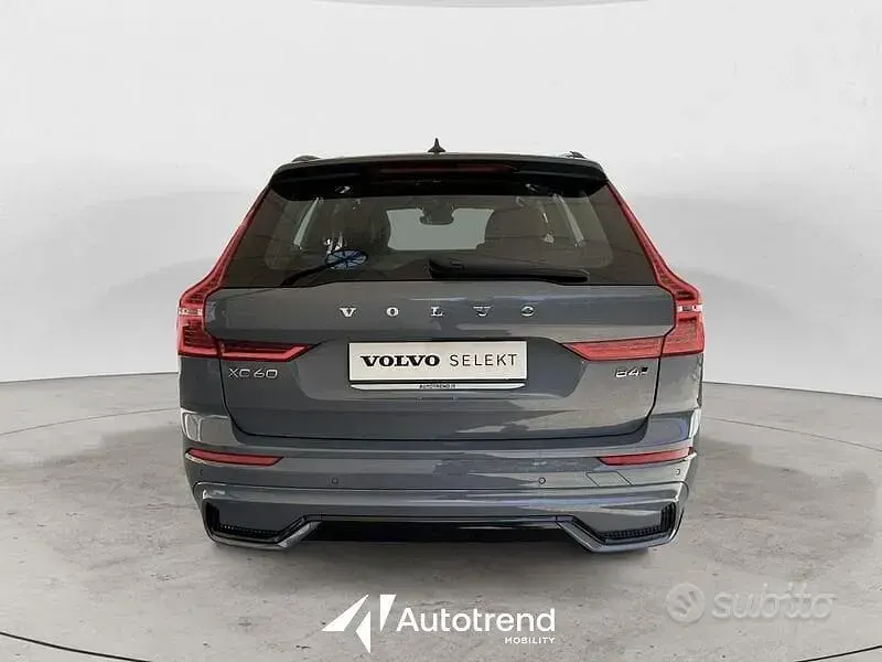 Usata Volvo XC60 Plus 197 CV (144 kW) 2023 Grigio SUV