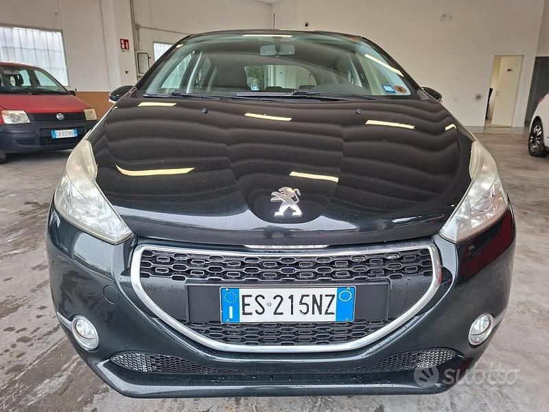 Usata Peugeot 208 Access 82 CV (60 kW) 2013 Nero Utilitaria