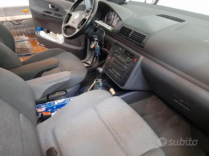 Usata VW Sharan 130 CV (95 kW) 2005 Grigio Monovolume