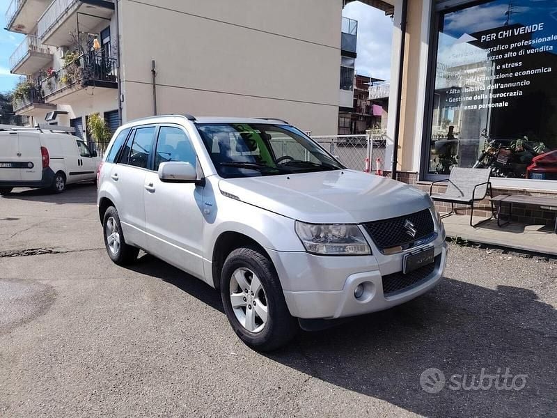 Usata Suzuki Grand Vitara 130 CV (95 kW) 2006 Grigio SUV