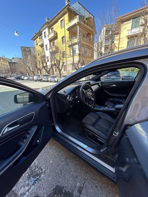 Usata Mercedes GLA200 Executive 136 CV (100 kW) 2018 Grigio SUV