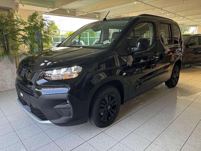 Nero(met.) Usata 2024 Fiat Doblò Monovolume | 19.490 € (Ottimo prezzo) - Immagine 1/4