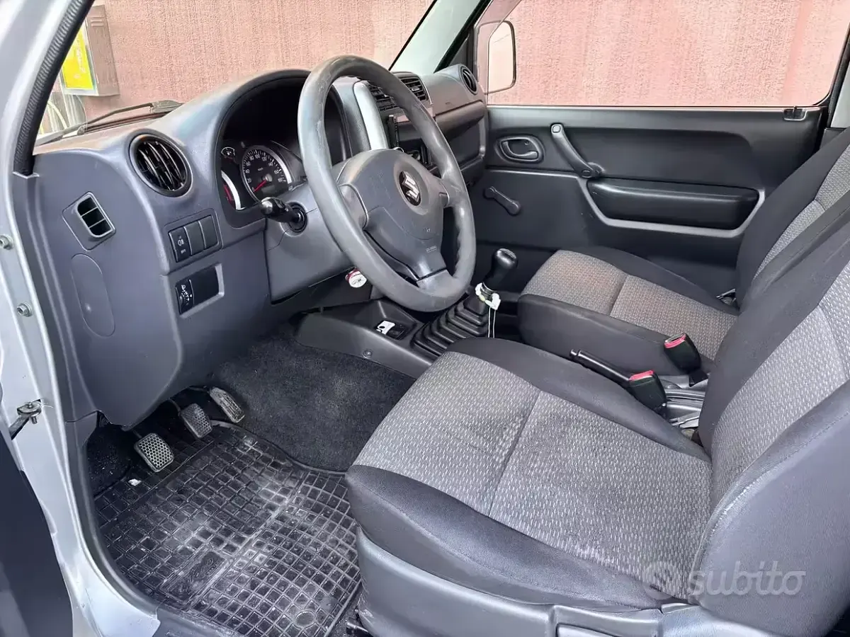Usata Suzuki Jimny 85 CV (62 kW) 2005 Grigio SUV
