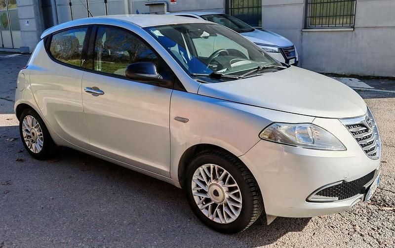 Usata Lancia Ypsilon 69 CV (50 kW) 2015 Utilitaria