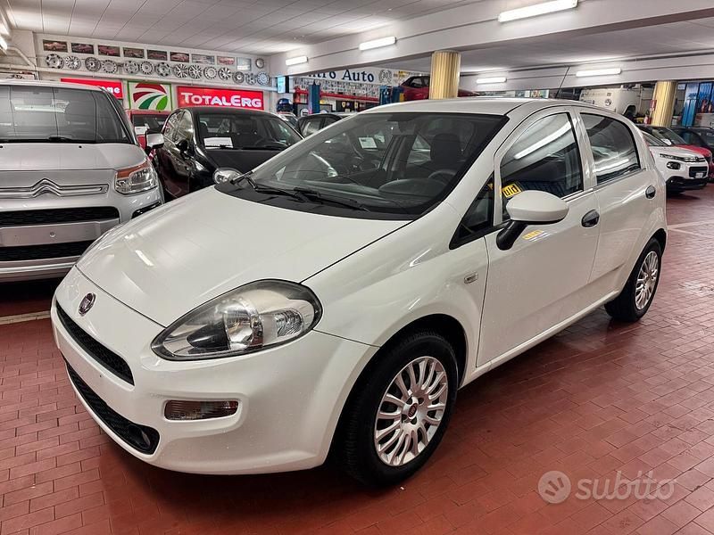 Usata Fiat Punto Young 70 CV (51 kW) 2016 Bianco Berlina