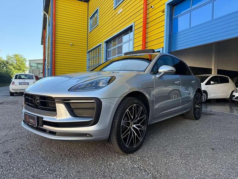 Grigio Usata 2022 Porsche Macan SUV | 63.000 € (Buon prezzo) - Immagine 1/4