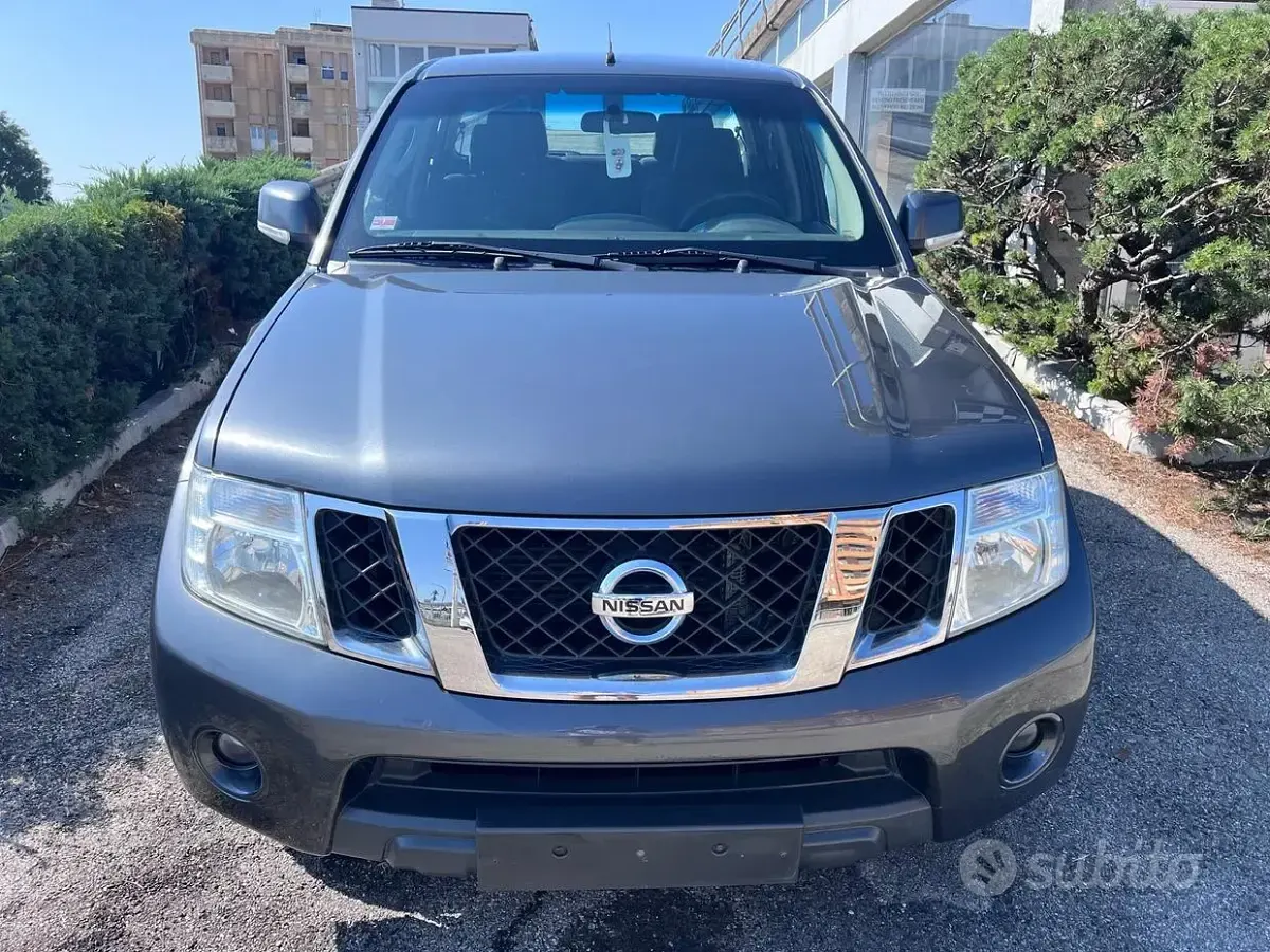 Usata Nissan Navara 190 CV (139 kW) 2015 Grigio Pick-up