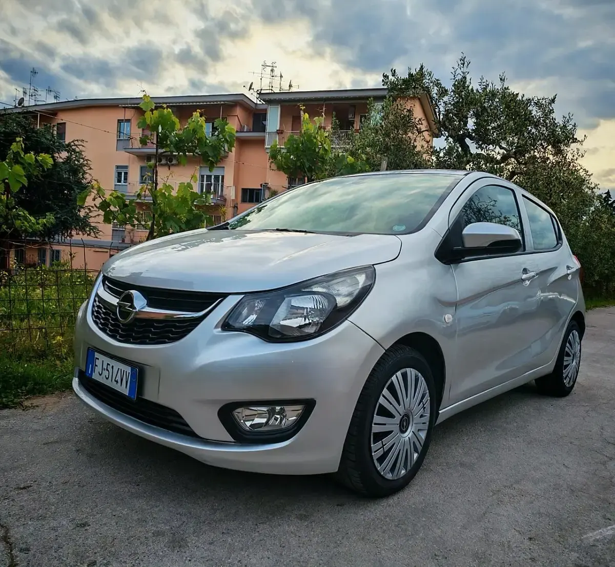 Gebraucht Opel Karl 75 PS (55 kW) 2017 Grau Kleinwagen