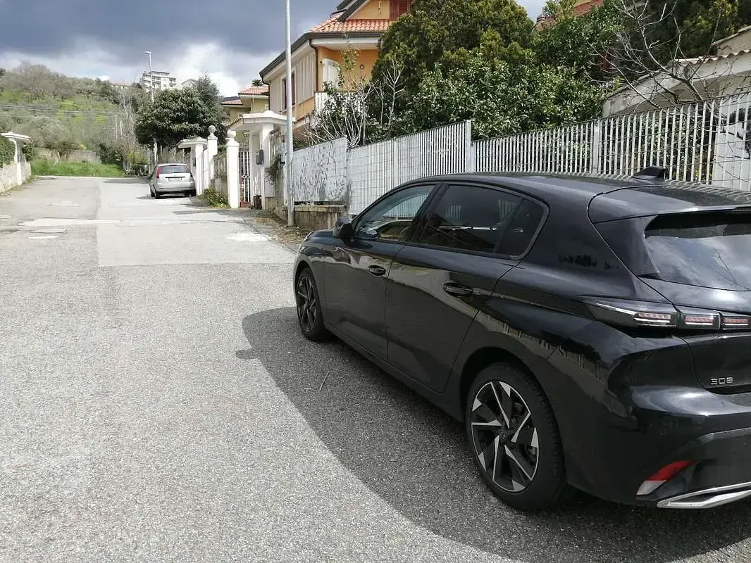 Usata Peugeot 308 Allure 131 CV (96 kW) 2023 Nero Berlina