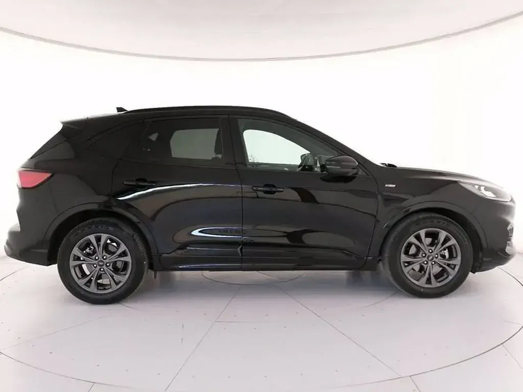 Usata Ford Kuga ST-Line X 190 CV (139 kW) 2022 Agate black (metallizzato) SUV
