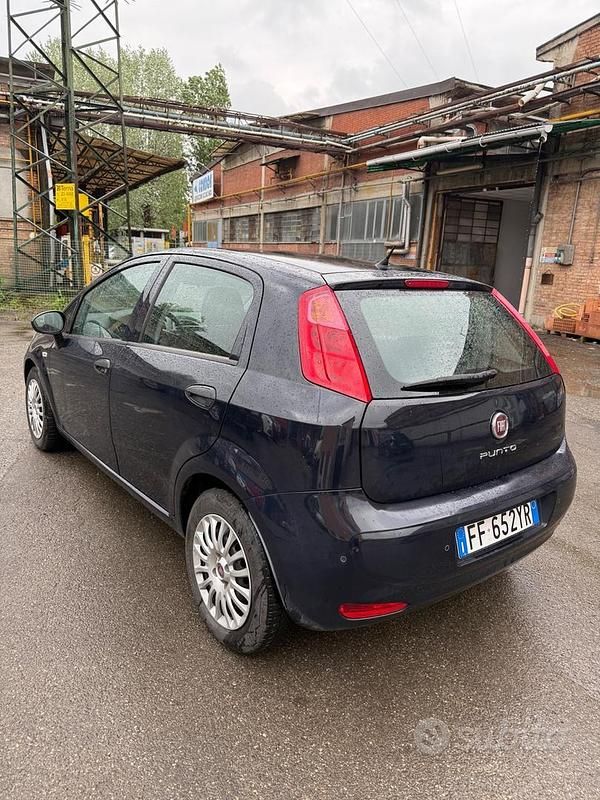 Usata Fiat Punto Lounge 95 CV (69 kW) 2016 Blu Utilitaria