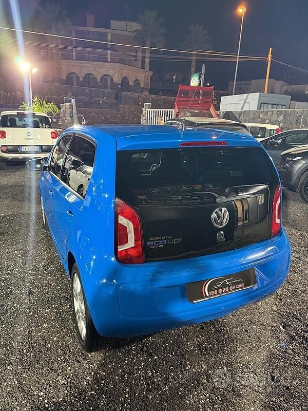 Usata VW up! Move 67 CV (49 kW) 2015 Blu Utilitaria
