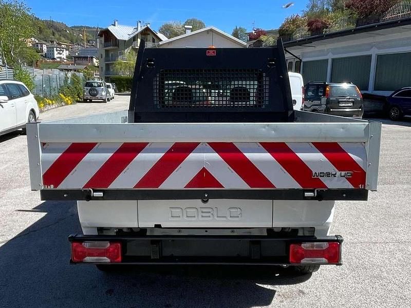 Usata Fiat Doblò 105 CV (77 kW) 2021 Bianco Monovolume