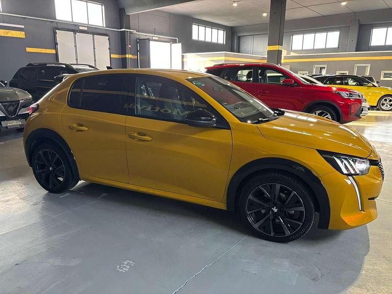 Usata Peugeot 208 GT-line 101 CV (74 kW) 2023 Giallo Utilitaria