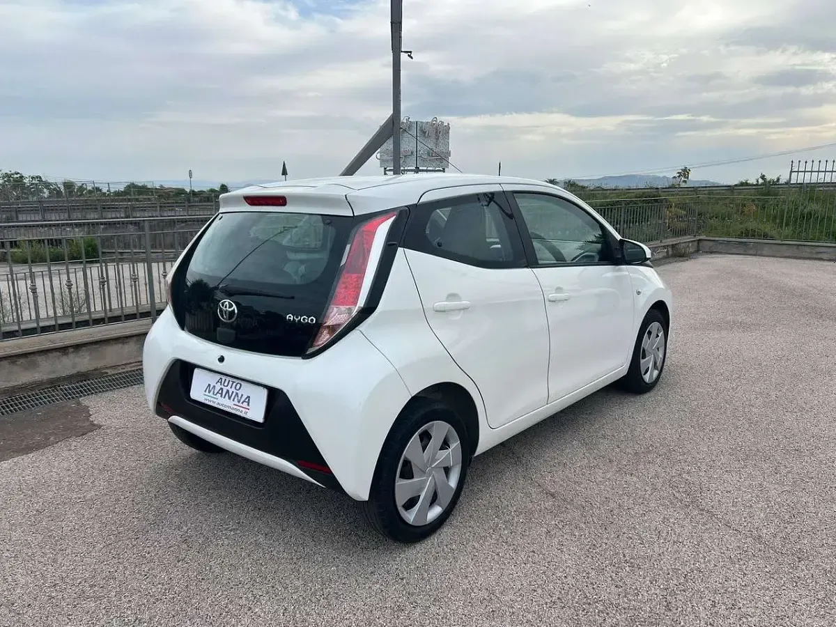 Brugt Toyota Aygo X-wave 69 HK (50 kW) 2016 Hvid Hatchback