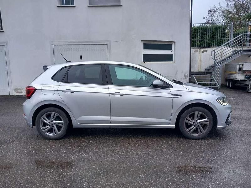 Usata VW Polo R-line 95 CV (69 kW) 2022 Argento Utilitaria