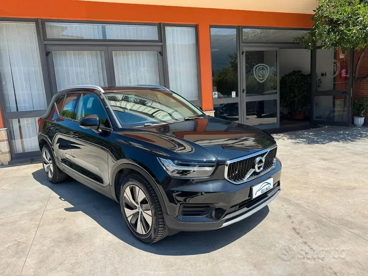 Usata Volvo XC40 Momentum 150 CV (110 kW) 2020 Nero SUV