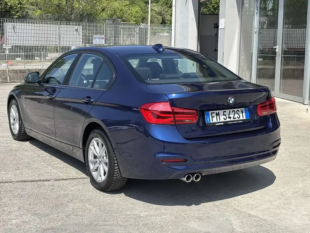 Usata BMW 320 Advantage 190 CV (139 kW) 2017 Blu/azzurro Berlina