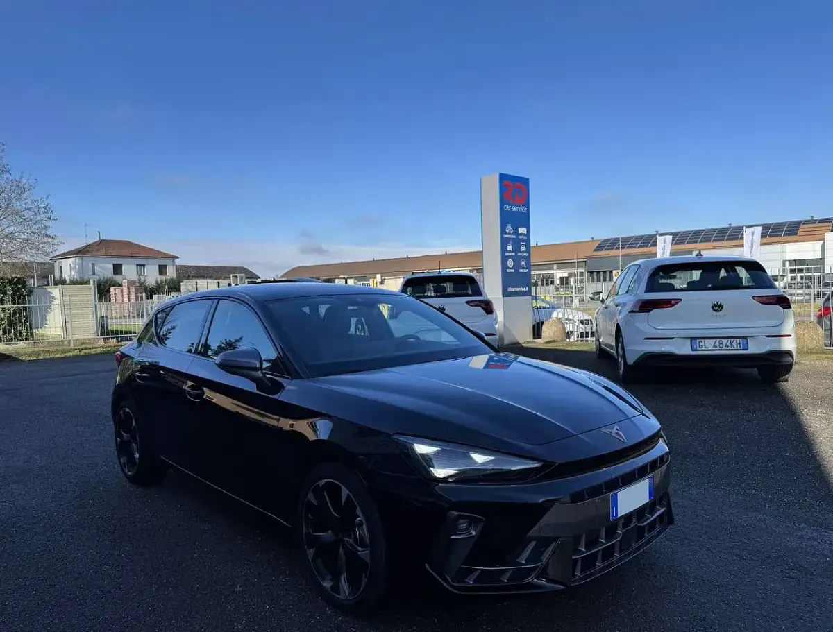 Usata Cupra Leon 150 CV (110 kW) 2025 Nero midnight Berlina