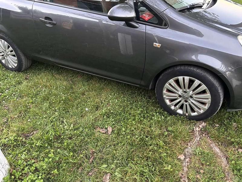 Usata Opel Corsa Club 75 CV (55 kW) 2012 Berlina