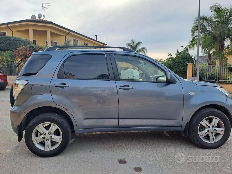 Usata Daihatsu Terios HIRO 105 CV (77 kW) 2009 Grigio SUV