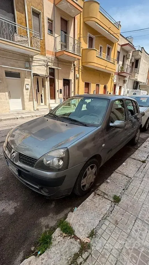 Usata Renault Clio II 65 CV (47 kW) 2003 Grigio Berlina