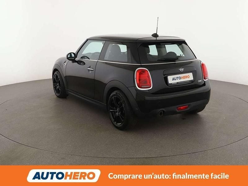 Begagnad Mini ONE 75 HK (55 kW) 2019 Svart Halvkombi