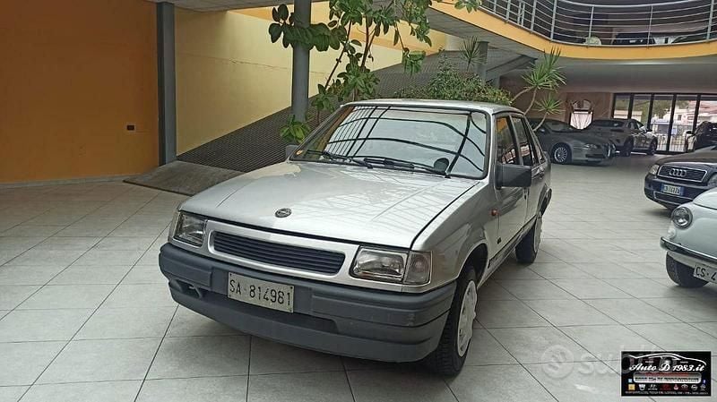 Usata Opel Corsa 54 CV (39 kW) 1990 Grigio Berlina