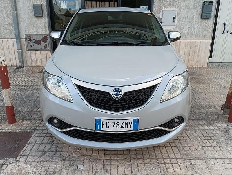Usata Lancia Ypsilon S 95 CV (69 kW) 2016 Grigio metallizzato Utilitaria