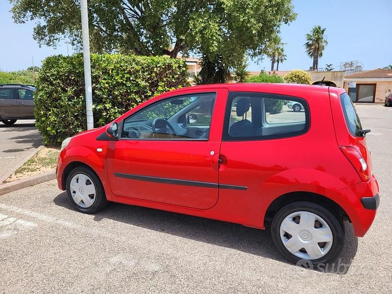 Usata Renault Twingo 75 CV (55 kW) 2007 Rosso Utilitaria