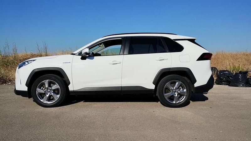 Second-hand Toyota RAV4 Hybrid Active 178 CP (130 kW) 2021 Alb SUV